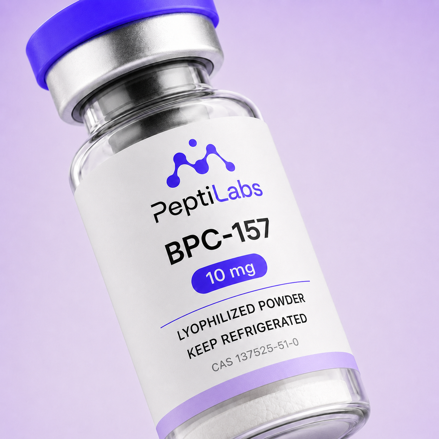 Primer plano de la etiqueta del vial de BPC-157 10 mg de PeptiLabs