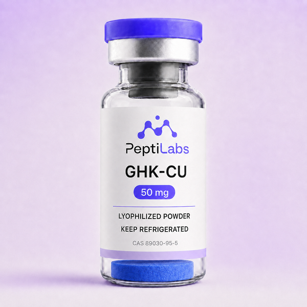 Vial de GHK-Cu 50 mg de PeptiLabs con el polvo azul caracteristico del tripeptido de cobre
